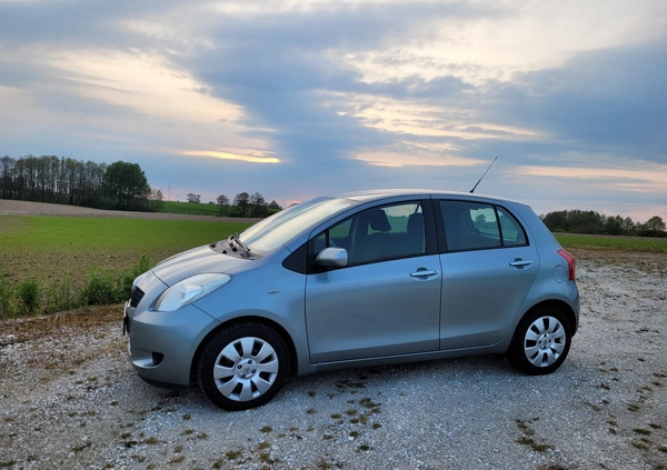 Toyota Yaris cena 13500 przebieg: 154000, rok produkcji 2006 z Wągrowiec małe 22